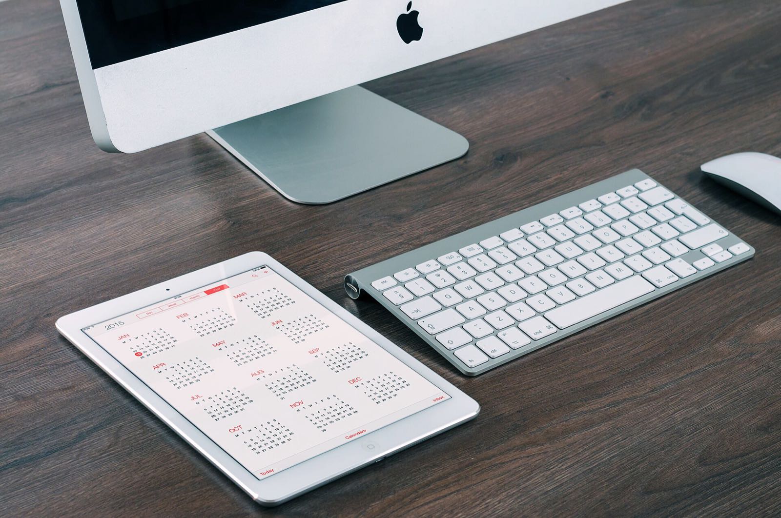 Ipad and mac (Unsplash).